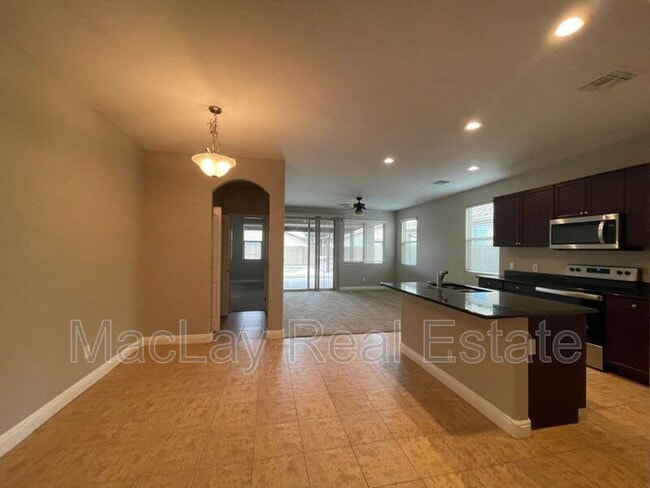 Building Photo - 1728 W Loemann Dr