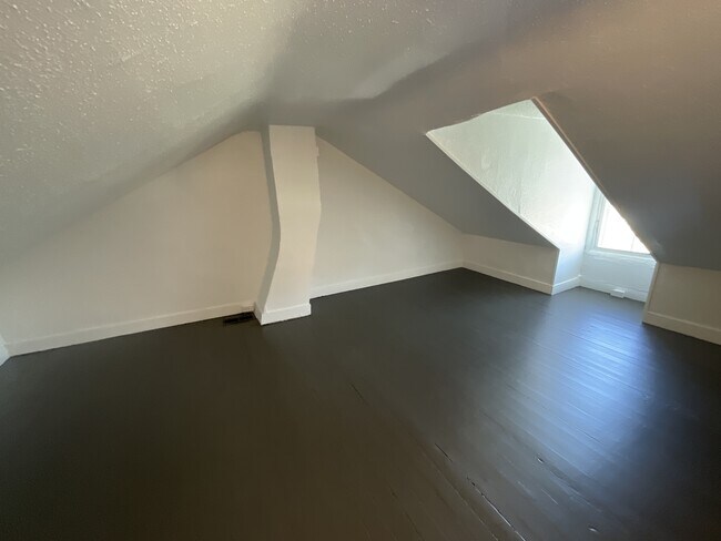 Building Photo - 208 Liberty Ct