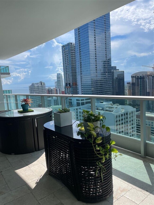 Building Photo - 1331 Brickell Bay Dr