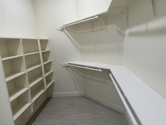 Building Photo - 16419 Lakewood Field Dr
