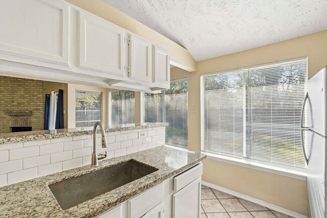 Building Photo - 16235 Cutten Rd