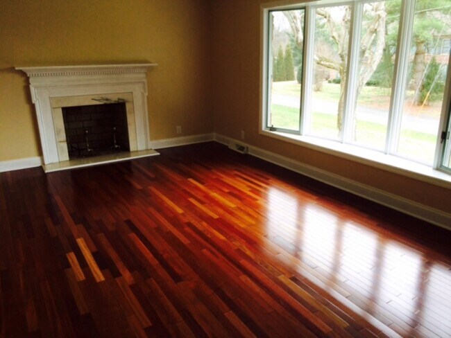 Building Photo - 124 Arlington Cir