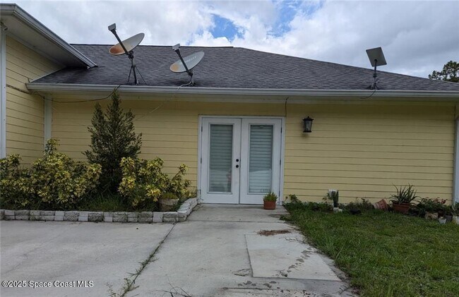 Primary Photo - 7950 92nd Ave