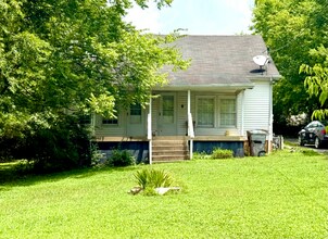 Building Photo - 3820 Hydes Ferry Rd