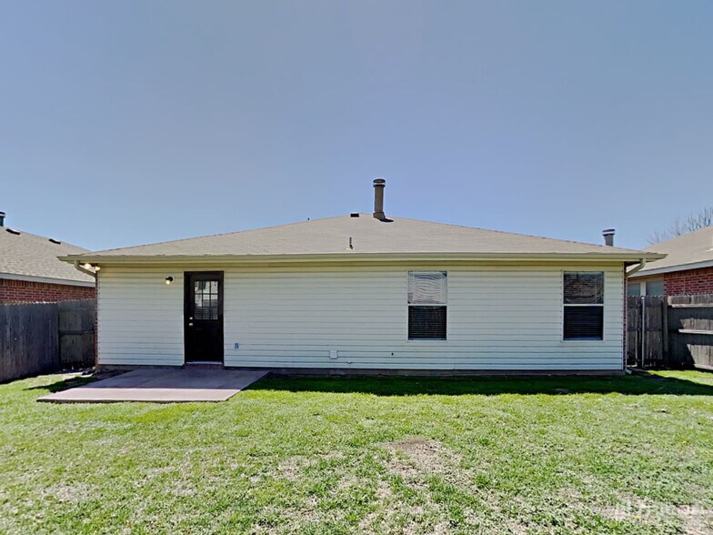 Building Photo - 4112 Gray Fox Dr