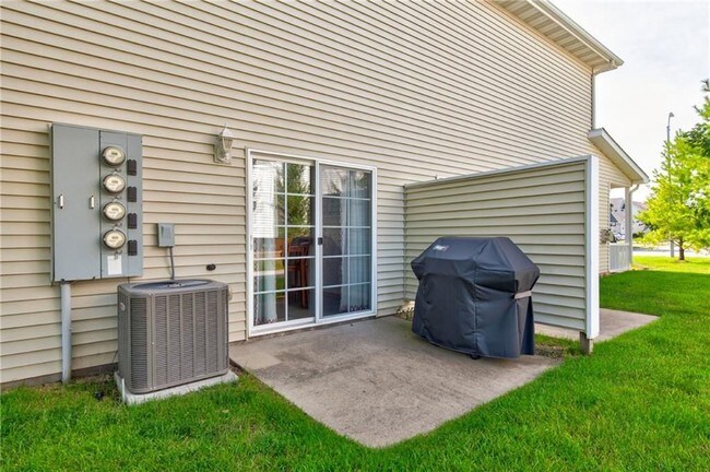 Building Photo - 946 Red Hawk Way SE