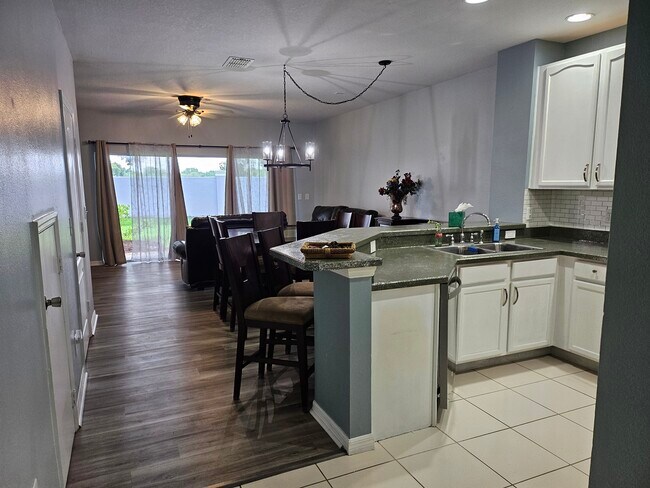 Building Photo - 10742 Savannah Wood Ct