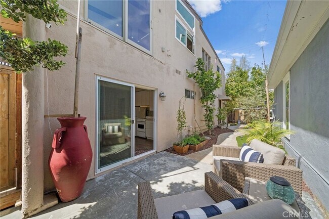 Building Photo - 215 Monterey Dr