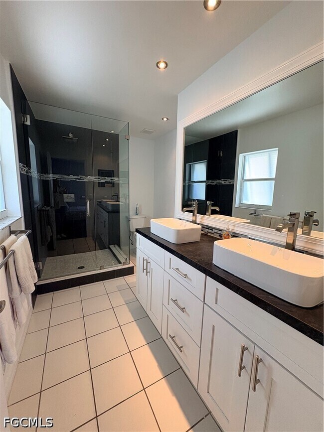 Building Photo - 2823 SW 39th Terrace