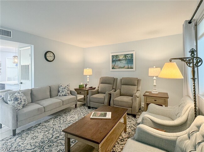 Building Photo - 788 Park Shore Dr