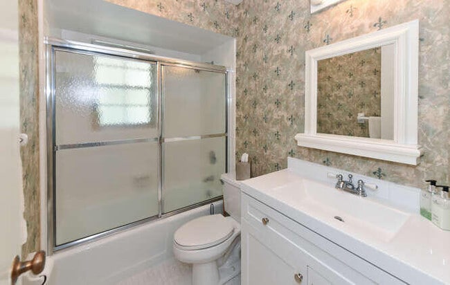 Building Photo - 493 Forestview Dr