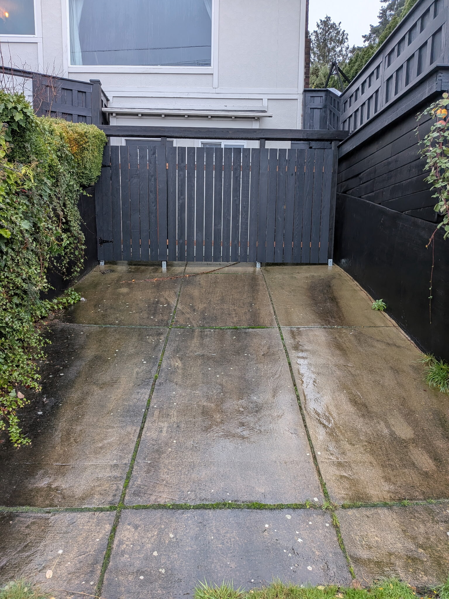 Private Driveway - 402 NE 40th St