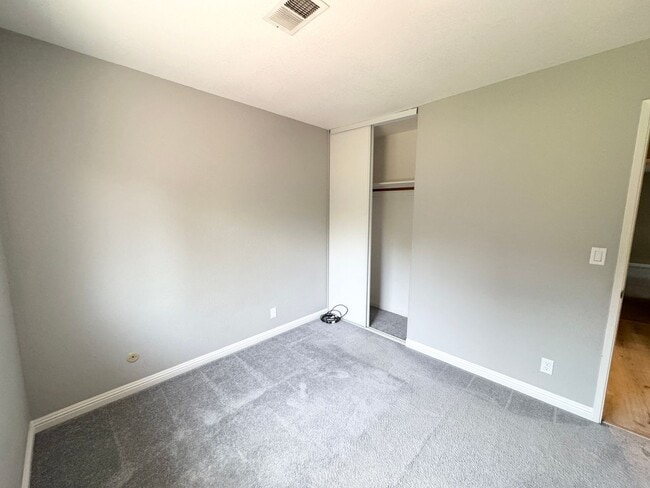 Building Photo - Perfect Shape Single Family Home in Dublin with many upgrades