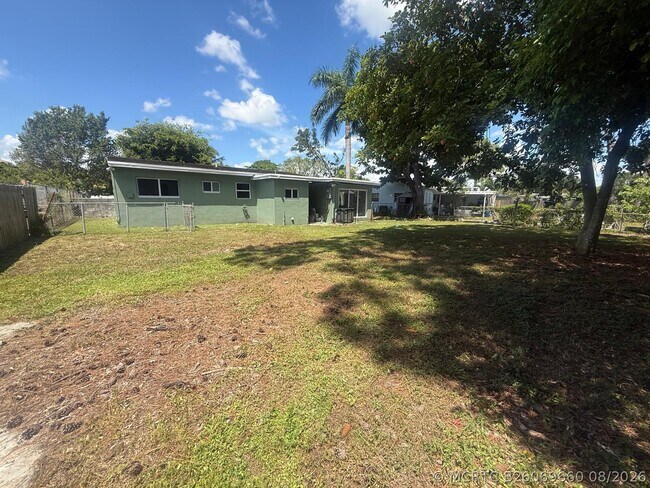 Building Photo - 630 E Dayton Cir