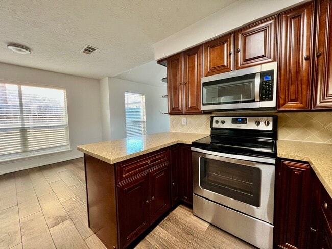 Building Photo - 16039 Bear Hill Dr