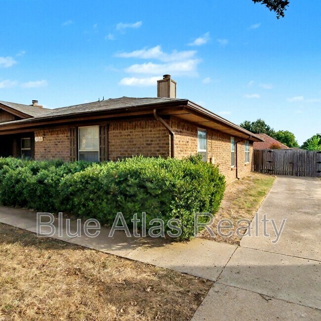Building Photo - 7016 Lincoln Dr