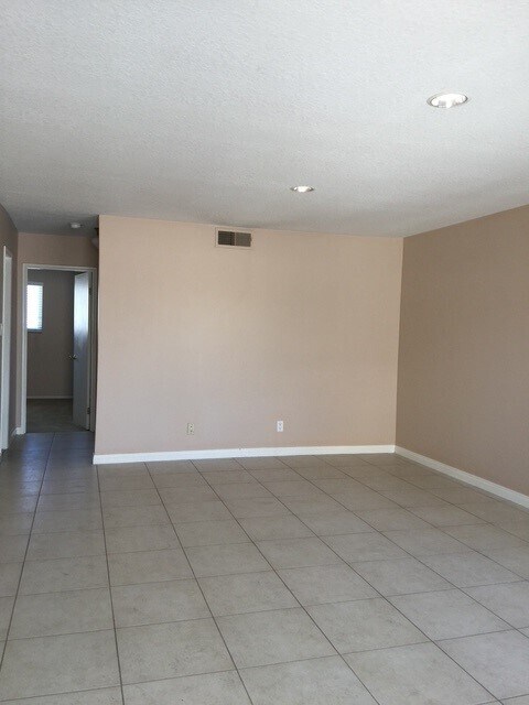Building Photo - 2649 Andover Ave