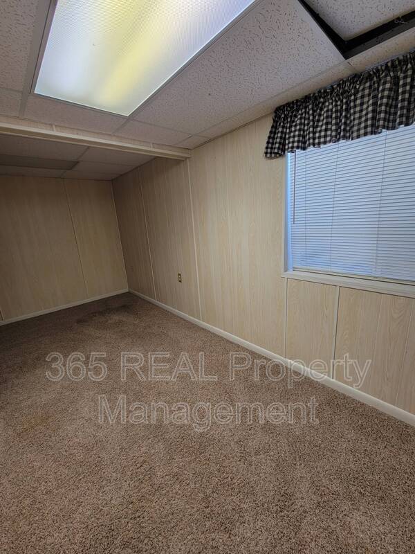 Building Photo - 6233 W 3rd Street Rd
