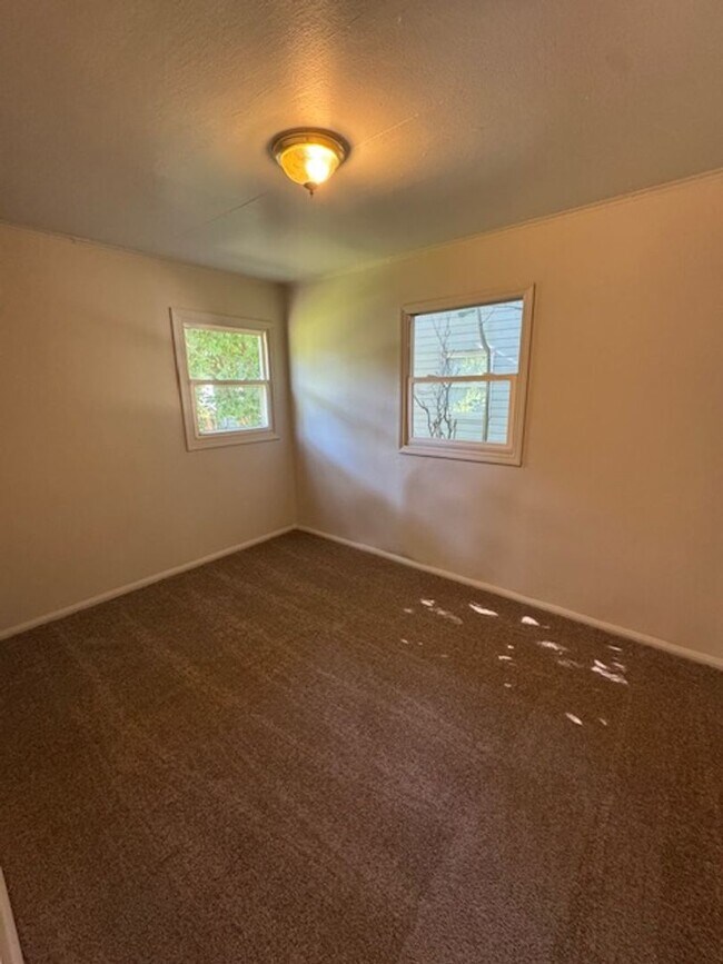 Building Photo - 4621 Spatz Ave