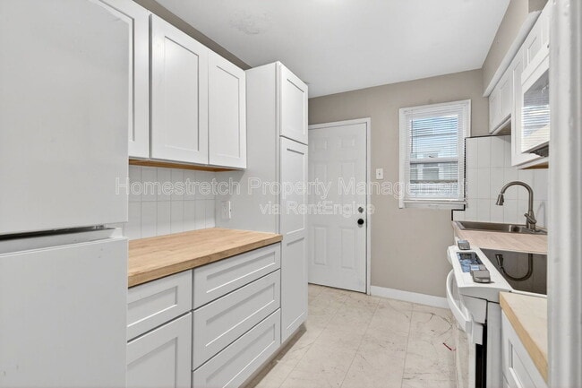 Building Photo - 7431 Esterbrook Dr
