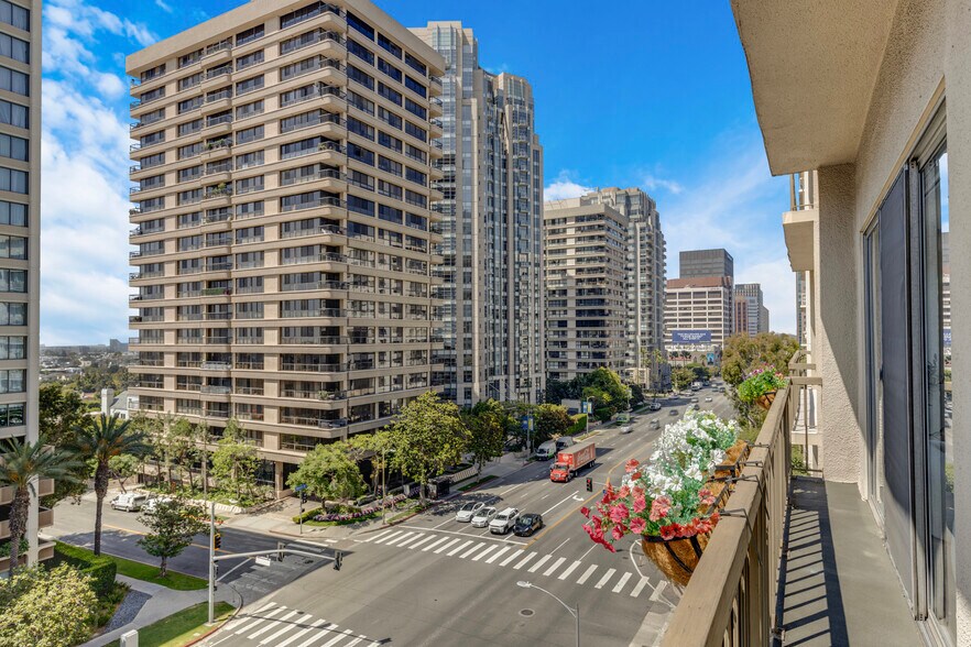 Building Photo - 10747 Wilshire Blvd