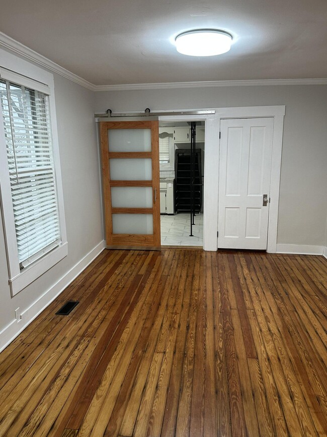 Building Photo - 313 Capital Ave