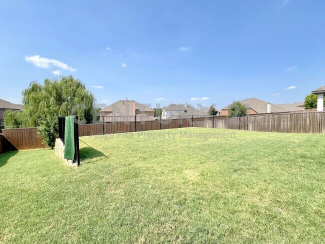 Building Photo - Immaculate 2-Story 5/3.5/2 in Desirable Ch...