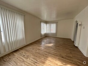 Building Photo - R10-005-MF