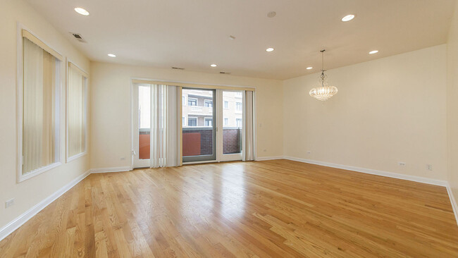 Building Photo - 1449 W Fullerton Ave