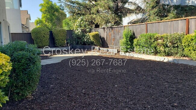 Building Photo - 4717 Knollpark Cir