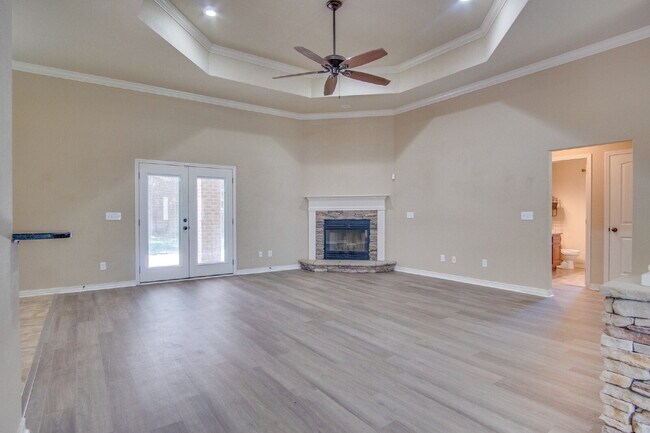 Building Photo - Twelve Oaks Plantation Home with Hardwood Floors, Fireplace & Fenced Backyard