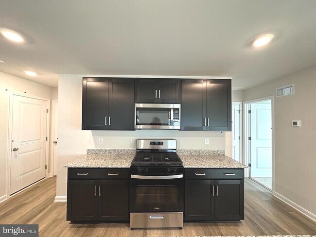 Building Photo - 124 Charing Cross Dr