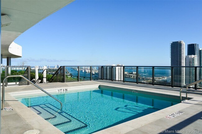 Building Photo - 1600 NE 1st Ct