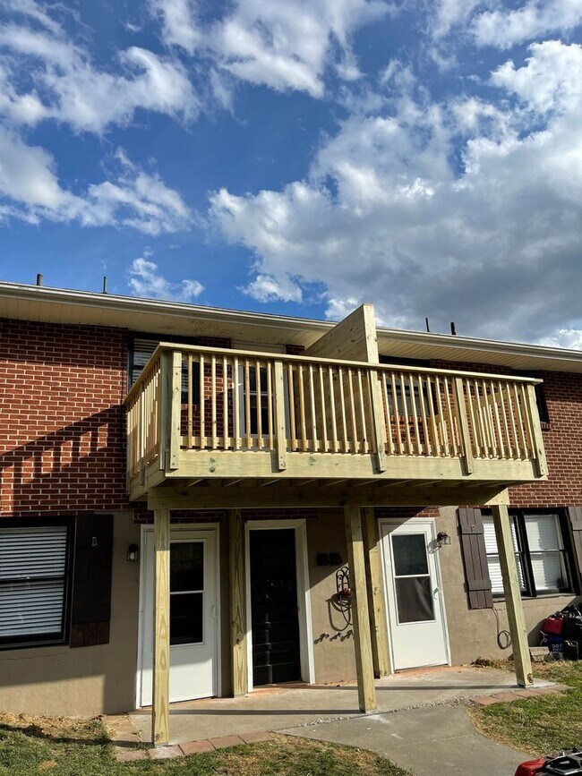 Building Photo - 1003 Giles Rd