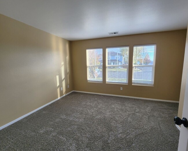 Building Photo - 4 Bedroom Home in Gardnerville For Rent