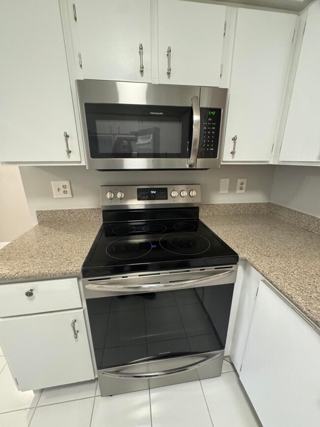 Building Photo - 7281 Amberly Ln