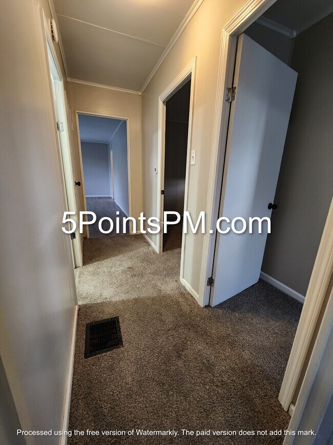 Building Photo - 1032 Andrew St