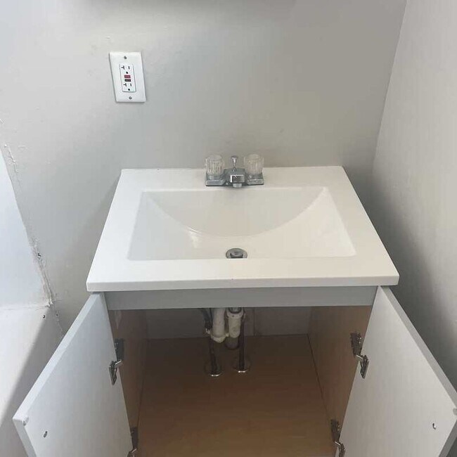 Building Photo - 3233 W 50th St