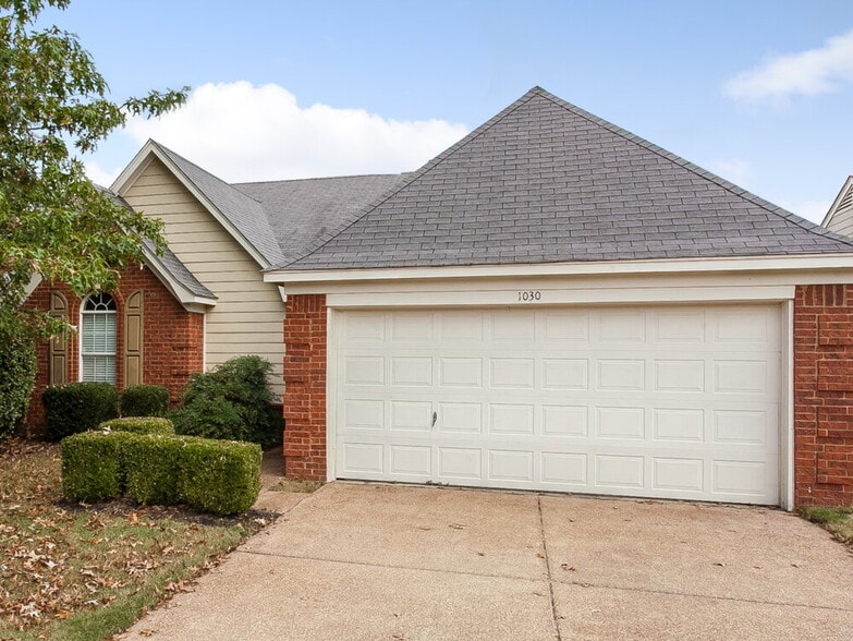 Primary Photo - 1030 Jessica Lauren Dr
