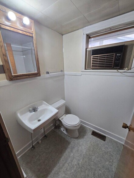 Building Photo - 40 Norwood Ave