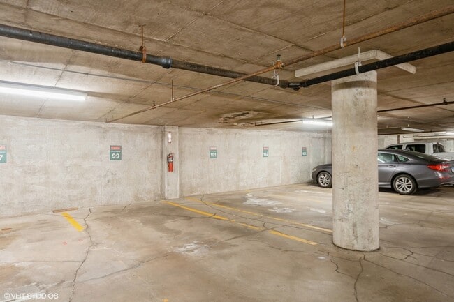 Building Photo - 440 N McClurg Ct