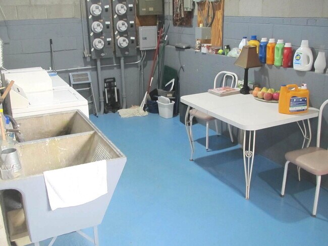 Building Photo - 33 N Clifton Ave