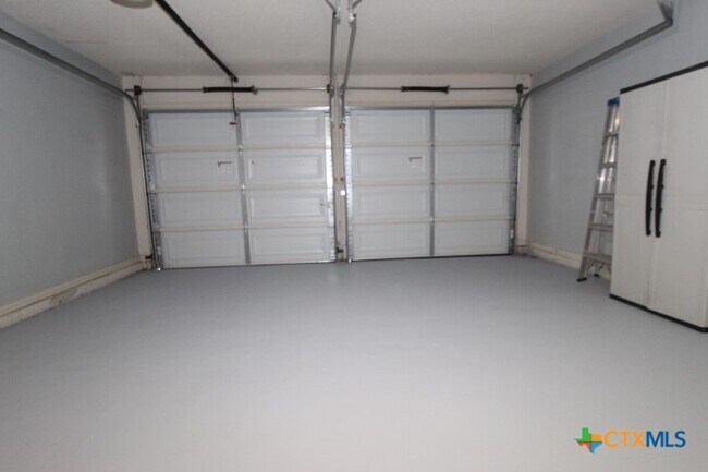 Building Photo - 2625 Phyllis Dr