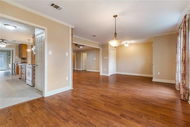 Building Photo - 4713 Ithaca St