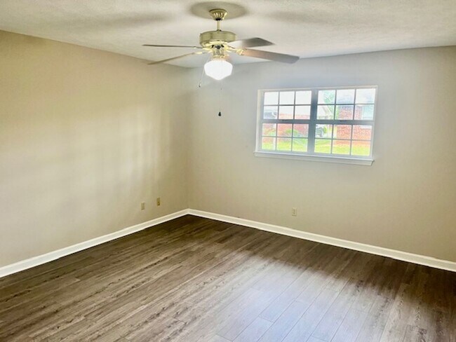 Building Photo - Stonecreek Drive #18 &amp; 20