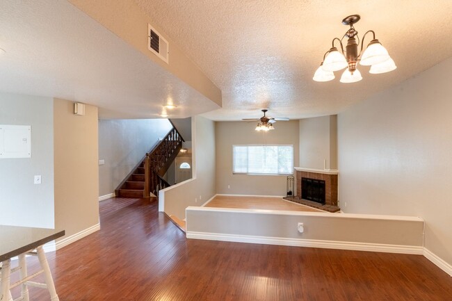 Building Photo - 11136 Maple St