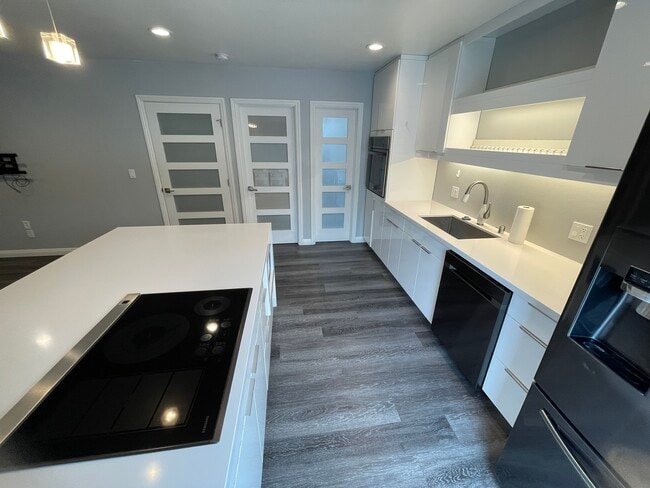 Building Photo - 6153 Kalaniana?ole Hwy