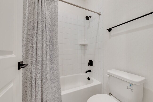 Building Photo - "Spacious 4-Bedroom Retreat with 2.5 Baths...