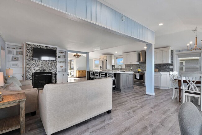 Building Photo - 7 Oak St