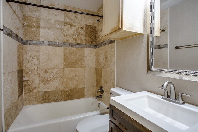 Building Photo - Pre-lease! Spacious 2 Bedroom with an extra room near Medical and TTU